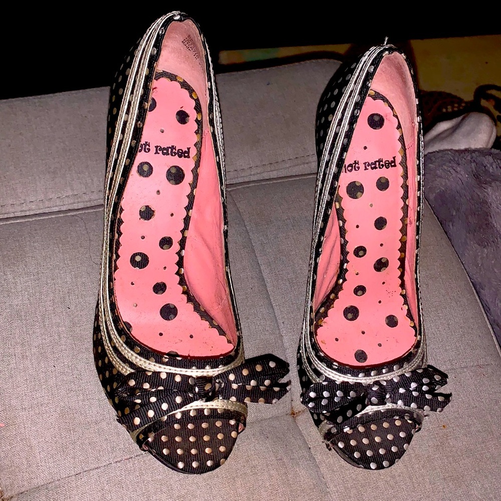 Woman’s heels polka dot and black and white used twice size 6